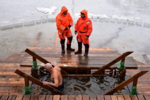 На Крещение в Петербурге оборудуют 22 купели. Где можно будет окунуться и какой будет погода в эти дни?