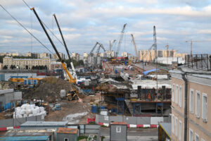 «Сидишь в квартире, как на вибростуле». Репортаж со строительства Большого Смоленского моста — ради него сносят квартал исторической застройки