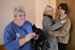 «Ребята просто хотят, чтобы про них забыли. Так будет лучше, пока они не окажутся на свободе». Интервью мамы Наоко — сегодня певицу снова арестовали